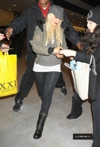 Christina Aguilera Arriving Narita Airport on 12/04 Candids