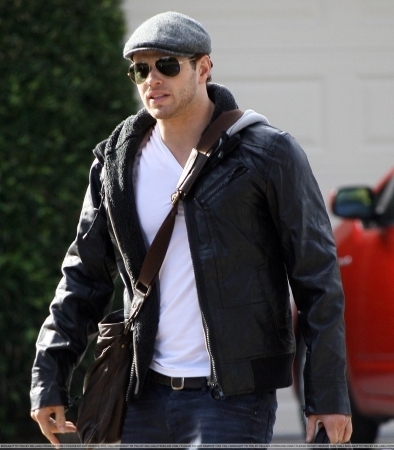 Leaving his home in LA - 02 Dec 2010 