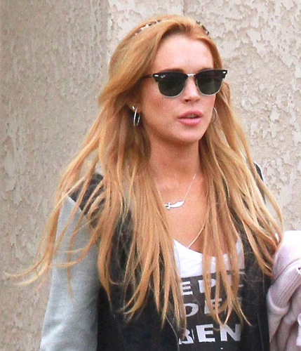  Lindsay Lohan was spotted stepping out of her sober living house in Rancho Mirage