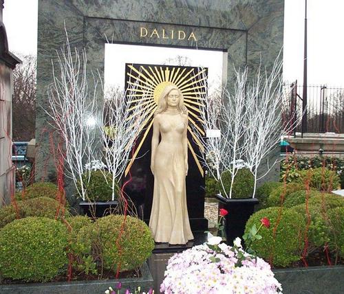  Dalida's grave