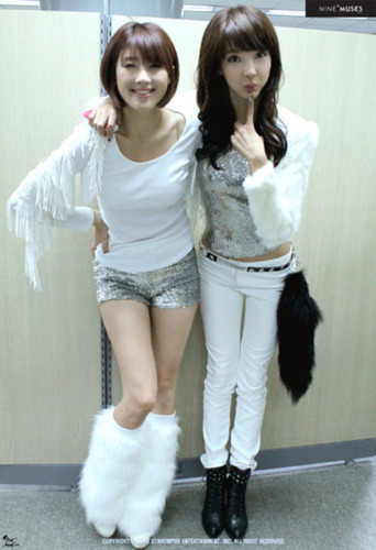  Hyuna & Rana