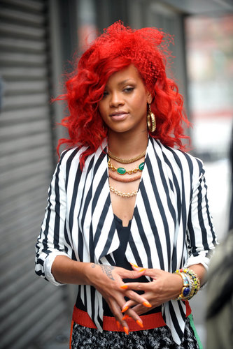  Rihanna on the set of muziki Video 'What's my Name'