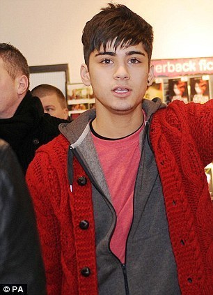  Sizzling Hot Zayn At HMV Book Signing In Bradford (I Was Their :) Best دن Of My Life :) x