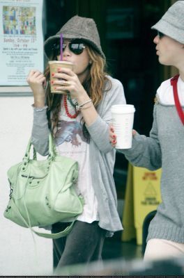 17-10-04 - Mary-Kate getting coffee in Santa Monica