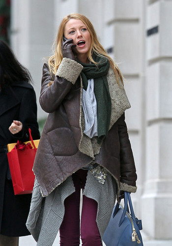  Blake filming 'Gossip Girl' in NYC {December 13th 2010}