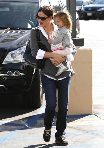  Jen & Seraphina out & about in L.A. 12/11/10
