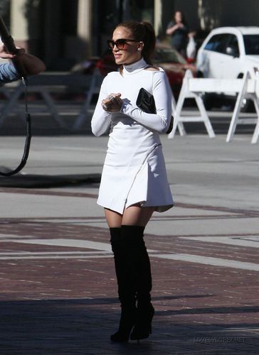  Jennifer arriving to the American Idol studio - Hollywood week