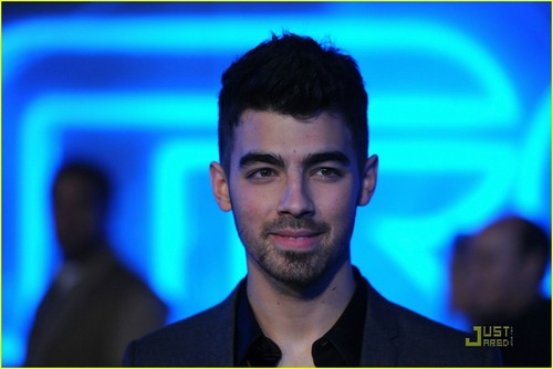 Joe Jonas: Tron Legacy Premiere (December 11)!