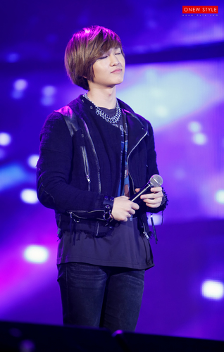  Onew @ Golden Wave 音乐会