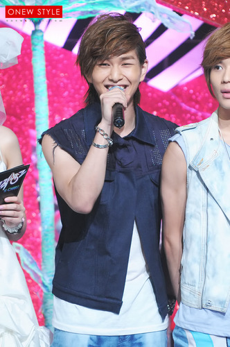  Onew at Music Bank 100806