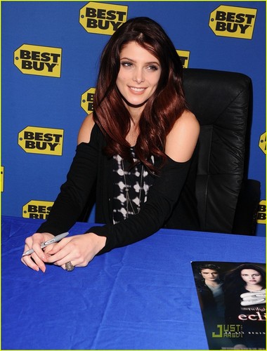  Ashley Greene: 'Eclipse' Signing at Best Buy!