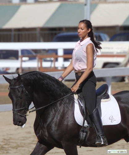  Leona is horseback riding in LA 11/13/10