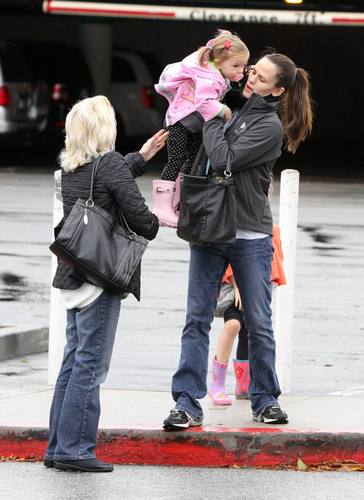  Jen took tolet, violet and Seraphina to see disney on Ice!