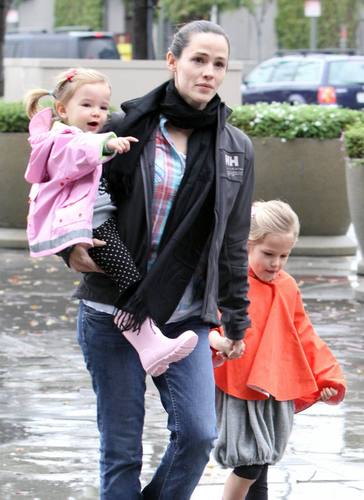 Jen took Violet and Seraphina to see Disney on Ice!