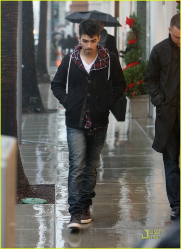  Joe Jonas: Rain, Rain, Go Away (December 20)