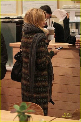  Kate Hudson: Cup Of Joe To Go!