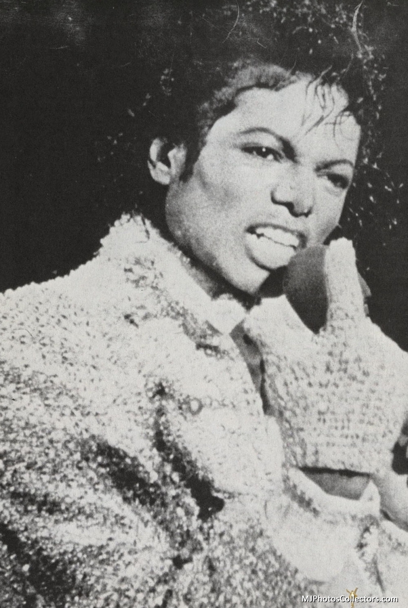 Michael-Jackson-The-Jacksons-VictorY-Tour-1984-michael-jackson-17890305-806-1200