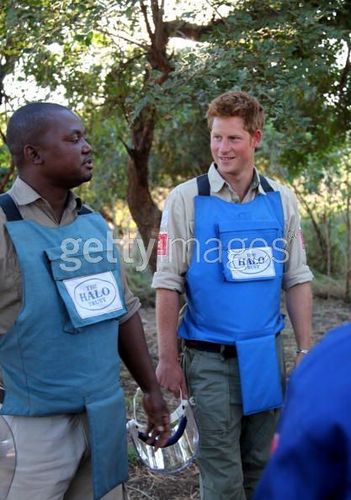  Prince Harry In Mozambique Visits Minefields Cleared سے طرف کی The HALO Trust