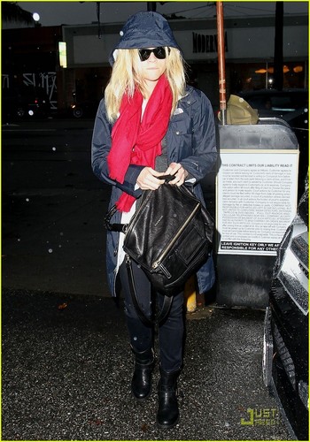  Reese Witherspoon: Rainy Spa jour