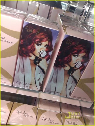 Rihanna: Reb'l Fleur Fragrance -- First Look!