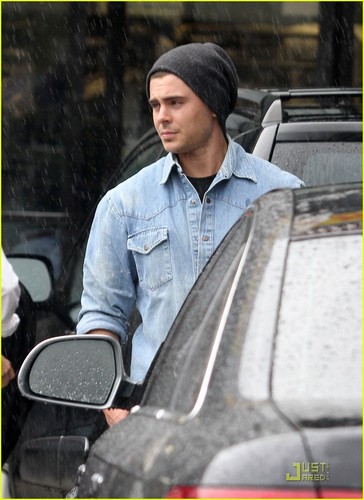  Zac out in Studio City