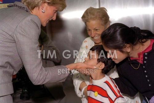  Diana Visits Children Hospital