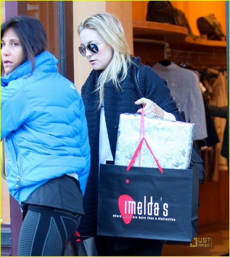  Kate Hudson: krisimasi Shopping with Matt Bellamy!