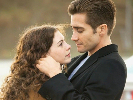 Anne Hathaway Hair Love   Drugs on Love And Other Drugs Stills   Anne Hathaway And Jake Gyllenhaal Photo