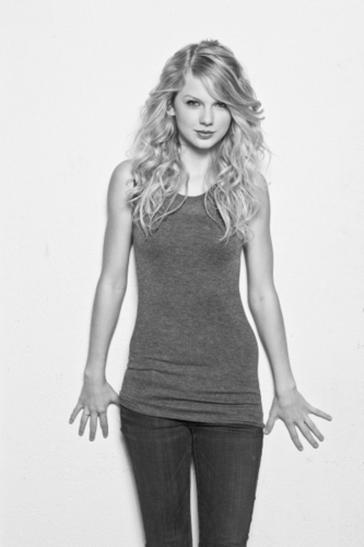 Taylor Swift - Photoshoot #059: Women's Health (2008)