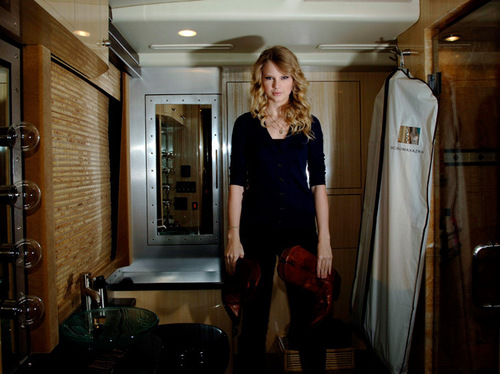 Taylor Swift - Photoshoot #074: Blender (2009)