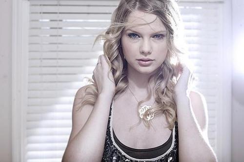  Taylor cepat, swift - Photoshoot #078: Q (2009)