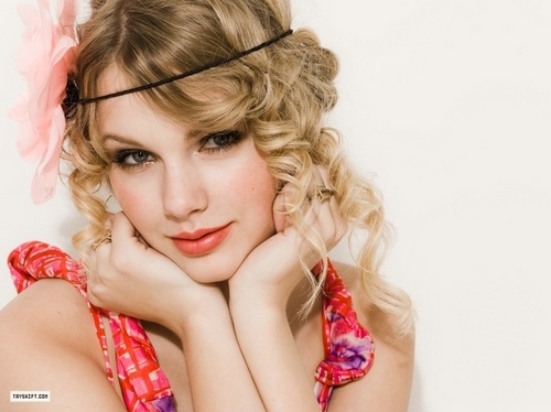 Taylor Swift - Photoshoot #081: Seventeen (2009)