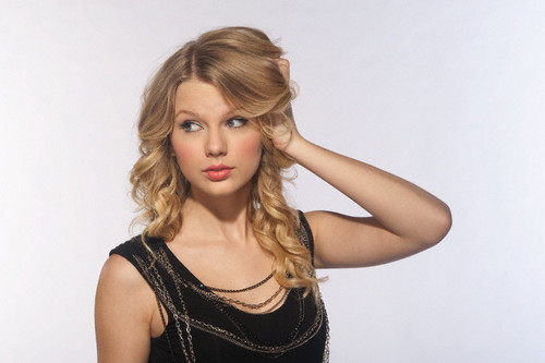  Taylor تیز رو, سوئفٹ - Photoshoot #082: SNL promos (2009)