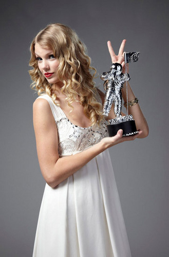  Taylor pantas, swift - Photoshoot #085: VMAs promos (2009)