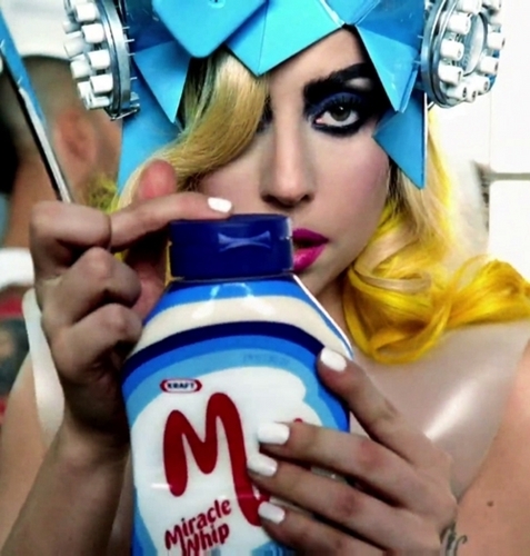  Gaga in Telephone