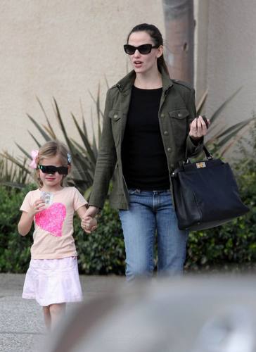  Jen & 紫色, 紫罗兰色 out & about in L.A. 12/23/10