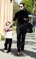 Jennifer Garner Munches on Menchies with Violet - jennifer-garner photo