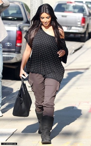  Kim is spotted par photographers in Culver City 12/28/10