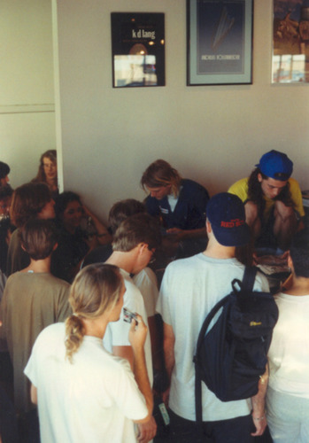 Kurt and Dave signing albums/pictures for fans