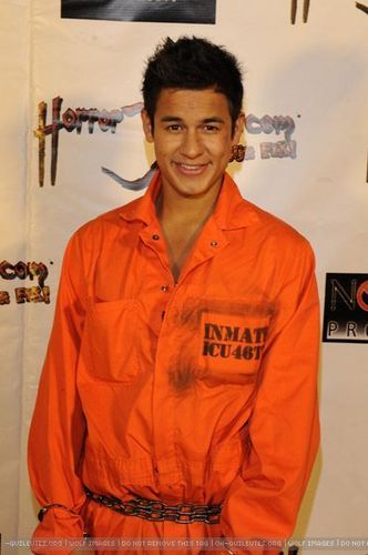  Bronson Pelletier escapes prison and attends HorrorJunkies.com Red Carpet Halloween Launch