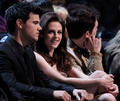 2011 People's Choice Awards HQ - robert-pattinson-and-kristen-stewart photo