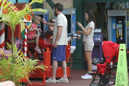  Jen & Ben in Hawaii with their daughters!