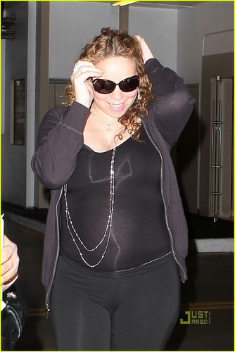Mariah out & about in L.A. 1/6/11