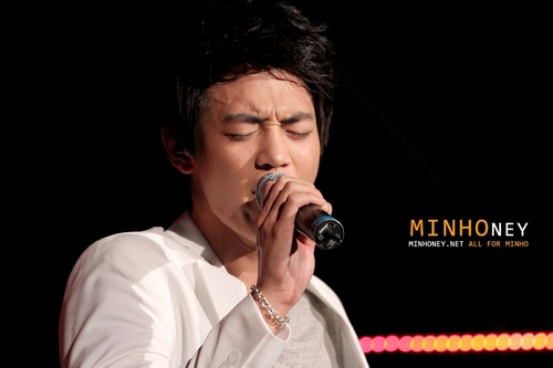  Minho at SHINee The 1st концерт in Korea 110102