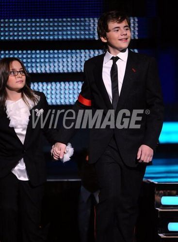  Prince and Paris holding Hands so Cute