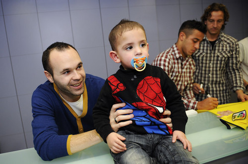  Andres Iniesta visiting children's hospital