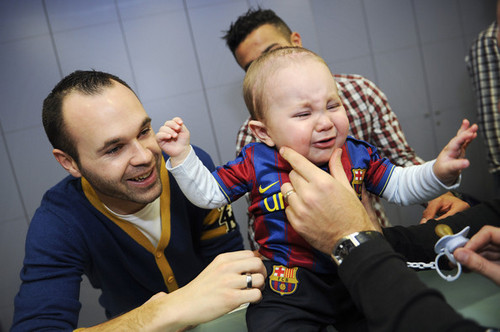  Andres Iniesta visiting children's hospital