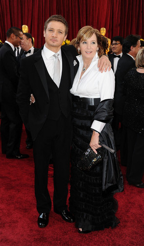  Jeremy Renner @ 82nd Annual Academy Awards - 2010