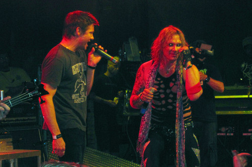  Jeremy Renner Performs with Steel con beo, panther - 2010
