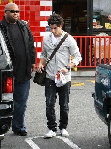  Nick Jonas Stops for McDonald’s